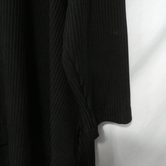 SHEIN - Curve | 1XL | Ribbed Black Asymmetric Hem Long Sleeve Shirt - Picture 7 of 16